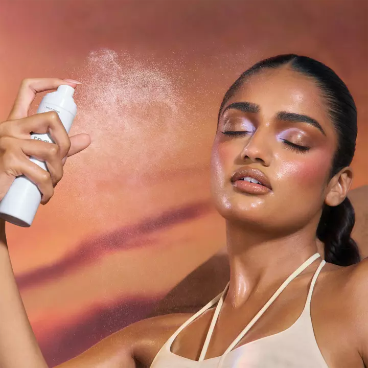 r.e.m. beauty Mist Thing Hydrating Setting Spray